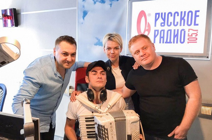 Радиоведущие Русского Радио Фото И Фамилии