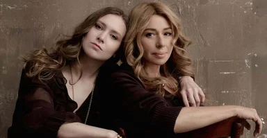 «Буду держать твою руку всегда»: Алёна Апина показала редкие фото с дочерью