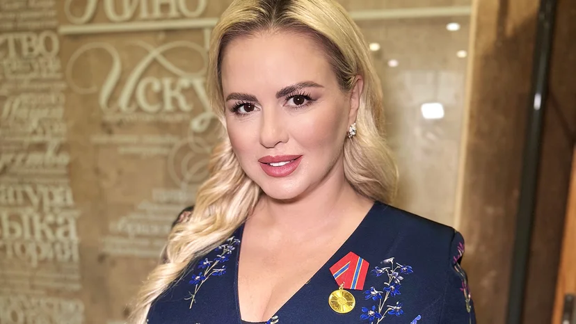 Анне Семенович вручена медаль «За труды в культуре и искусстве»