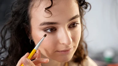 Омоложение в один штрих: почему стилисты выбирают коричневый лайнер для глаз?