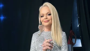 «Если торт, то весь целиком»: Лариса Долина — о питании и режиме в отпуске