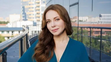Екатерина Гусева вышла в свет со взрослым сыном