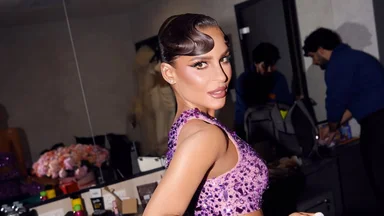 Seville, солистка группы Artik & Asti, объявила пол будущего ребёнка на концерте