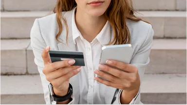 Банки начали блокировать переводы за «стоп-слова» в комментариях