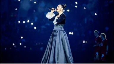  «Ему уже триста лет, а он ещё молодой»: Елена Ваенга, Моя Мишель и Василий Герелло — на матче Россия — Мали в Санкт-Петербурге 