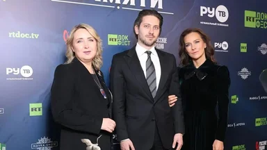 Телеканалы РУ.ТВ и RT провели благотворительный вечер для семей героев СВО