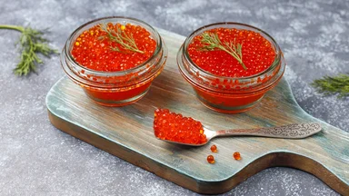 Новогодний деликатес без сюрпризов: как выбрать икру к праздничному столу