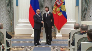 Президент РФ Владимир Путин вручил государственную награду председателю Совета директоров «Русской Медиагруппы» Сергею Бунину