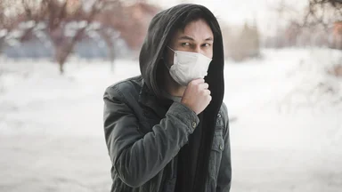 Зима проверяет на прочность: неожиданные симптомы аллергии на холод