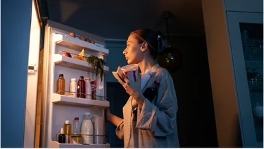 Еда после шести — не враг: какой ужин поможет уснуть и не набрать вес