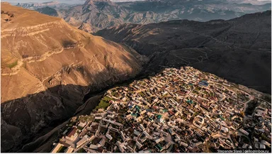 Там, где дома висят над пропастью: кадры России, которые вы не видели