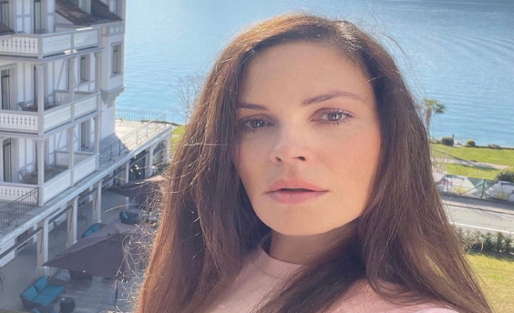 «Что выросло, то выросло»: Екатерина Андреева поделилась редкими кадрами в свой день рождения