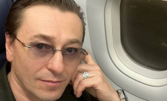 Анна Матисон сделала Сергею Безрукову ценный подарок