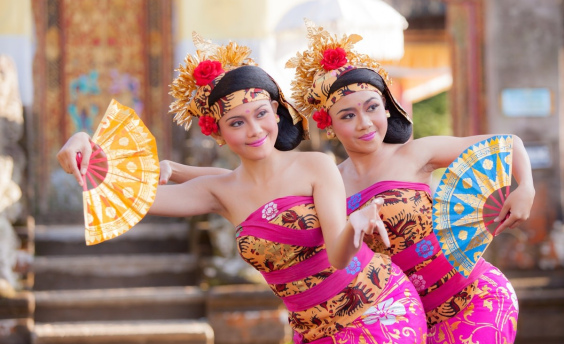 На Бали начнут кампанию по призыву гостей уважать местные обычаи